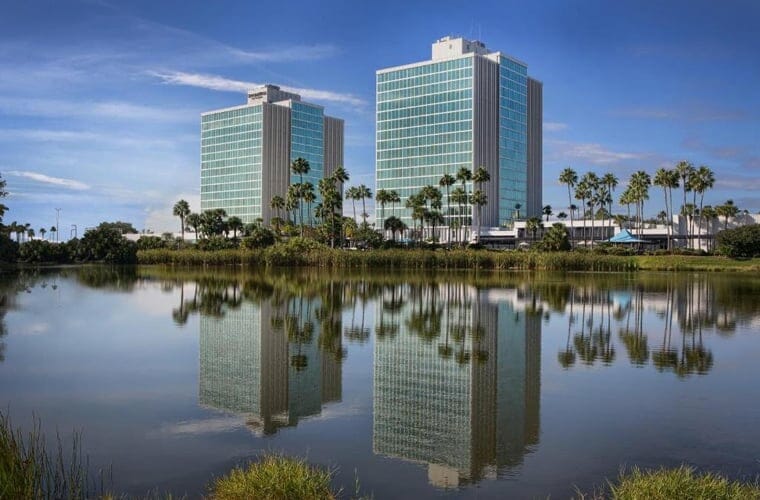 doubletree by hilton at the entrance to universal orlando