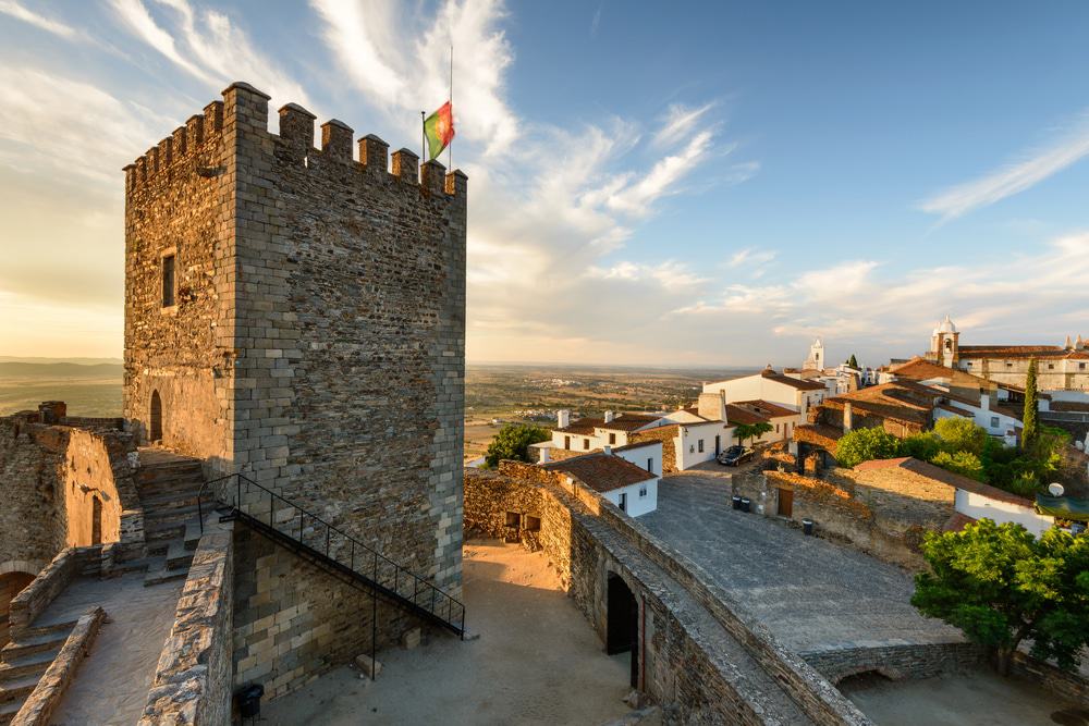 Monsaraz Schloss und Mauern
