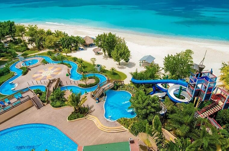 Drei Süßwasserpools mit Whirlpools an den Stränden von Negril