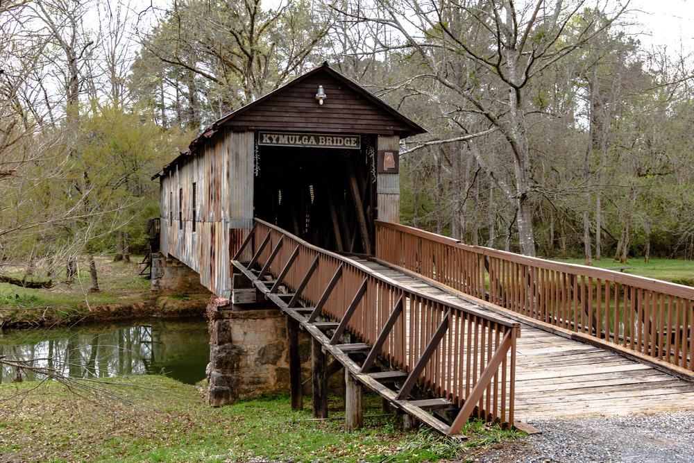 Kymulga überdachte Brücke