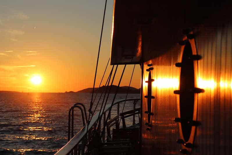 Sonnenuntergangskreuzfahrt mit Live-Musik
