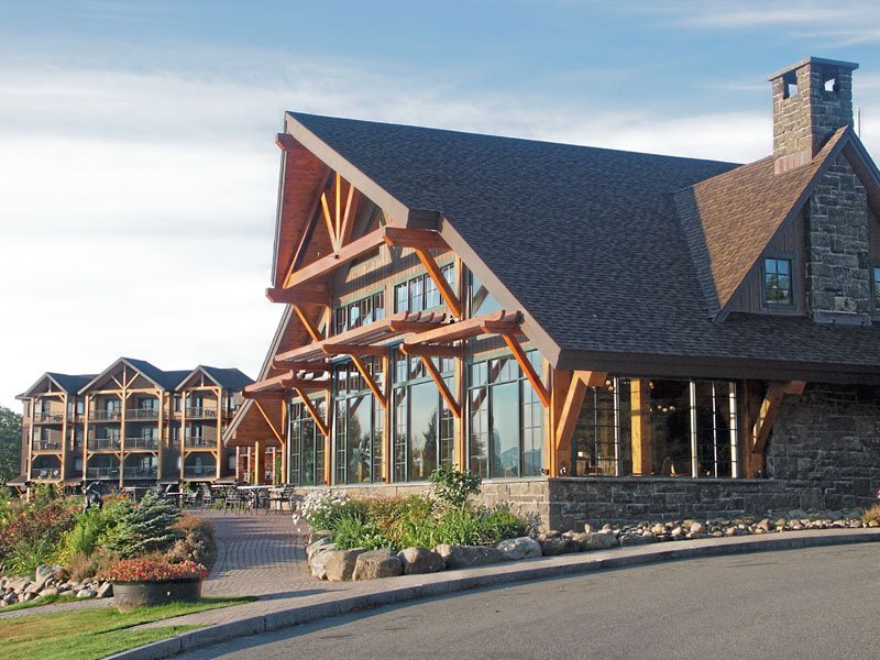 Adirondack Wing & Great Room Lobby mit Blick auf den See