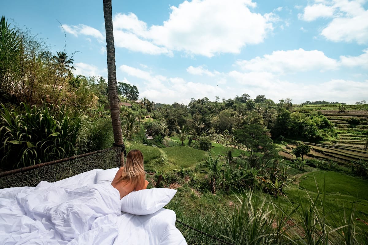 Blicken Sie hinaus auf eine üppige Aussicht auf Bali